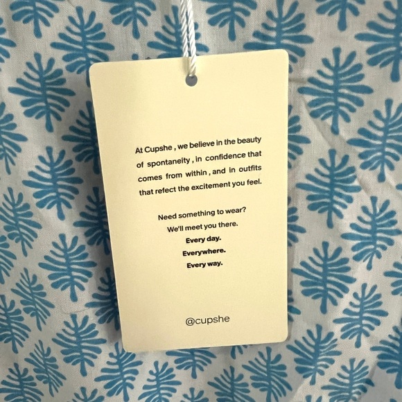 NWT Cupshe Blue & White Leaf Print Wrap Romper M - Picture 6 of 7